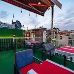 Boutique Sultan & Restauran מלון